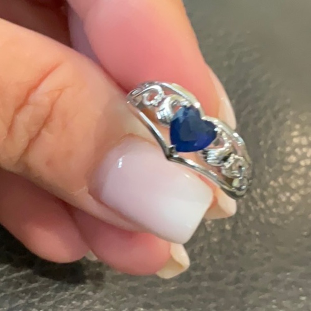 Silver Tone  Heart Gemstone Decor Fashionable Ring in Size 7